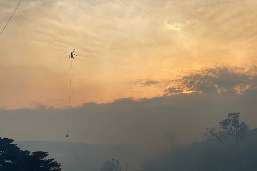 Tasmania Fire Service crews waterbombing.