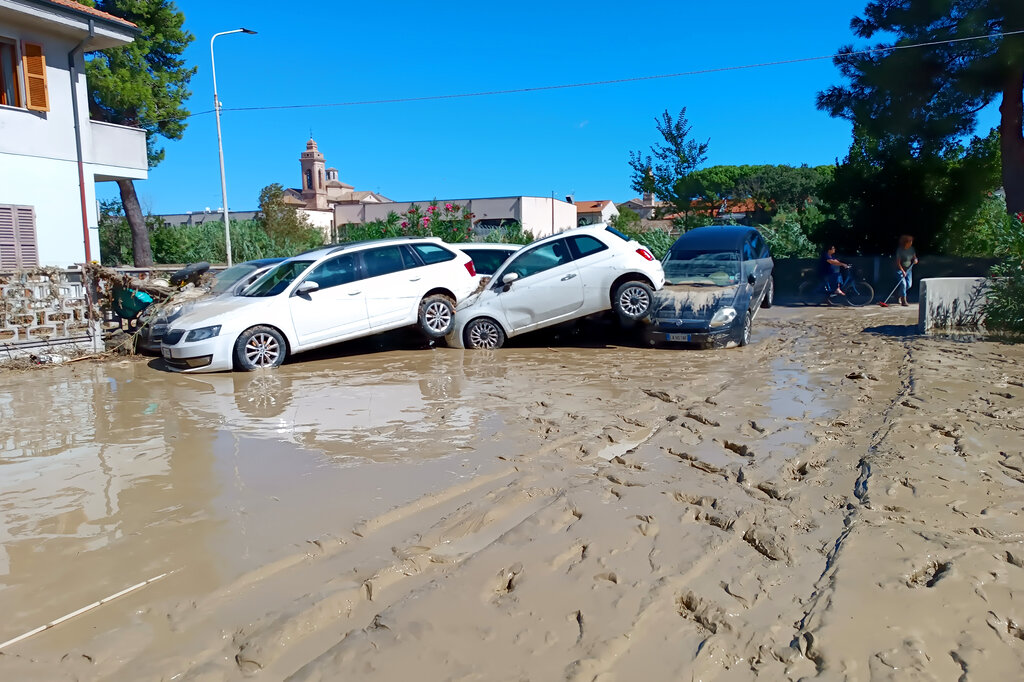 Flash Floods Hit Italy At Least 10 Dead Survivors Rescued From   7221149b51b5ecc6e8e07d1272d7b874