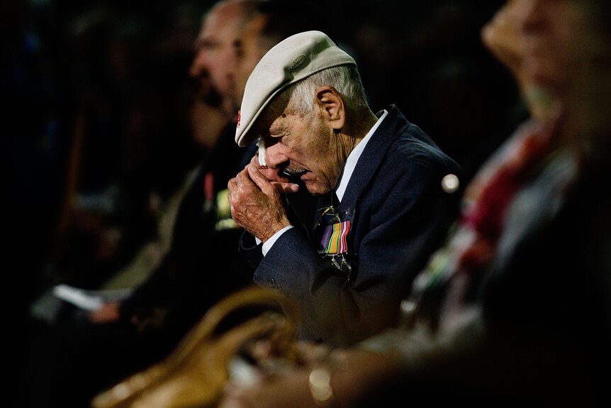 Veteran mourns at Anzac Day service