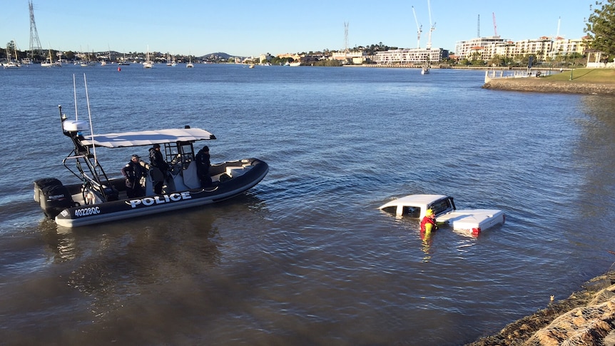 Car being pulled from the Brisbane River