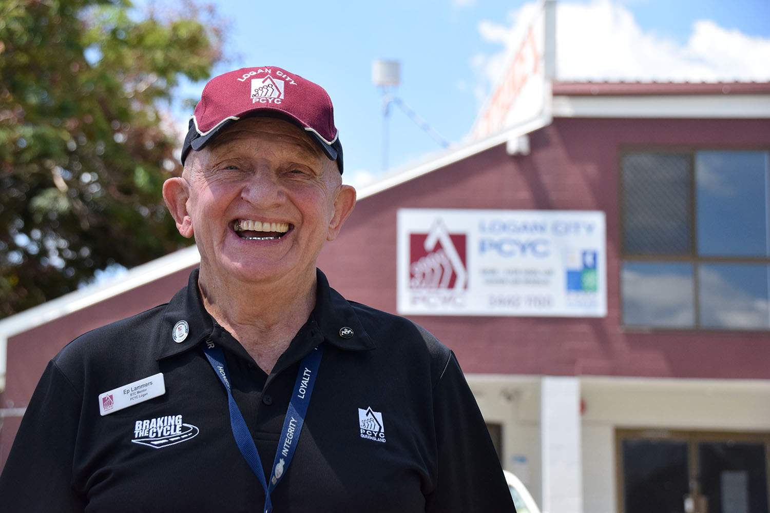 Elderly Volunteer Clocks Up 7 000 Hours To Help Disadvantaged Youth Learn To Drive Abc News