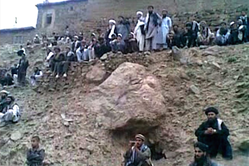 Crowd watches the execution of a woman in Afghanistan