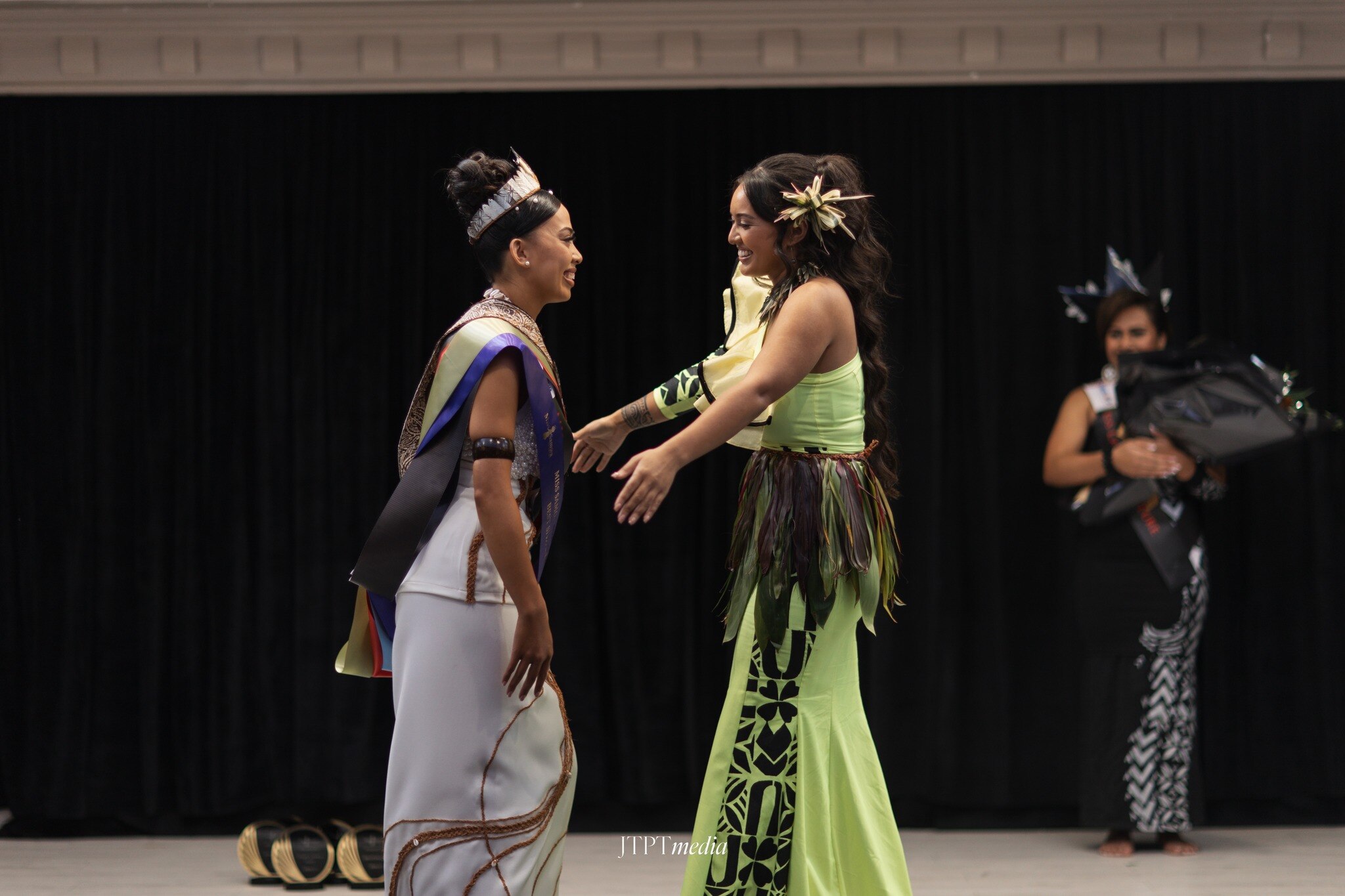 Miss Pacific Islands Moemoana Schwenke crowns Miss Samoa New South ...