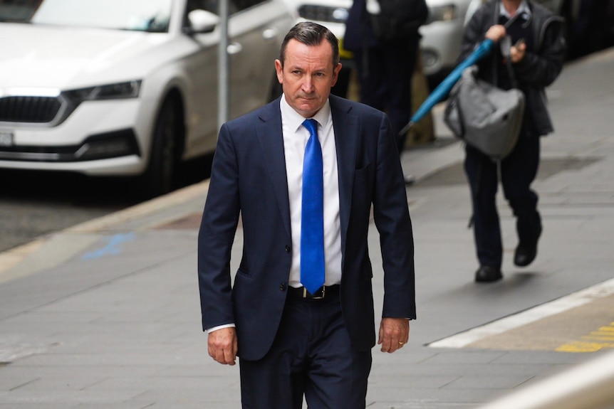A mid-shot of WA Premier Mark McGowan arriving at court in Sydney.