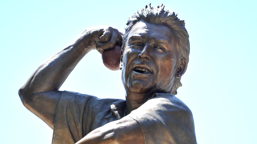 A bronze statue of Shane Warne at the MCG.
