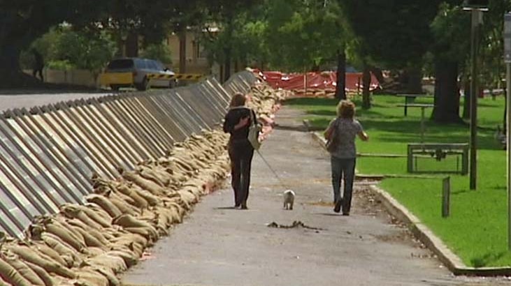 Tourists returning to country Victoria