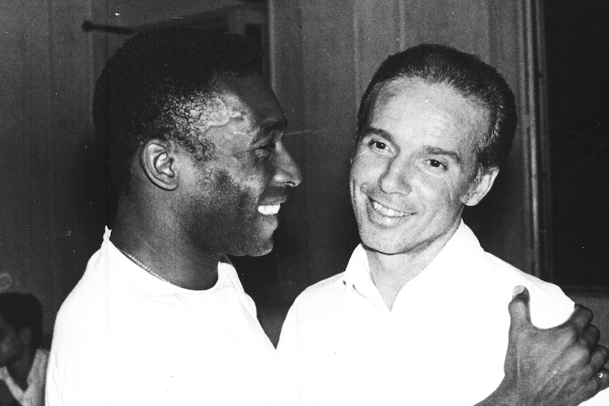 Pelé hugs Mário Zagallo in a black and white photo