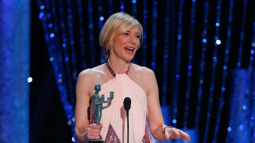 Cate Blanchett accepts her SAG award