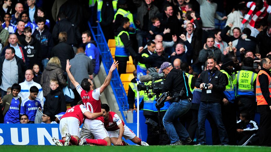 Robin Van Persie and Arsenal team-mates celebrating at Stamford Bridge