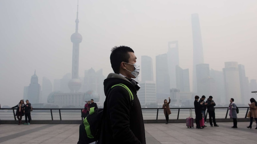 Man wears mask on polluted day in Shanghai