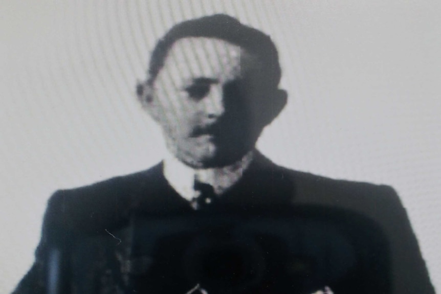 Headshot of man from 1900s