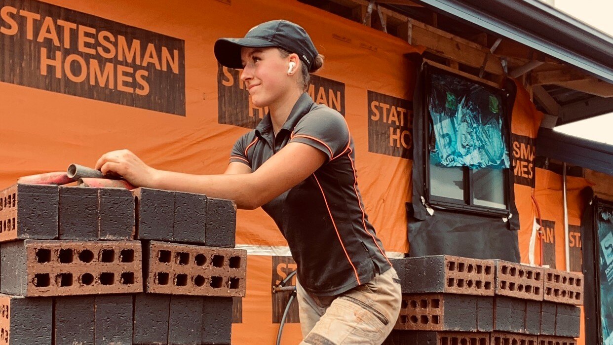 Elizabeth Briggs at work bricklayer