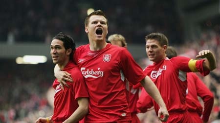 Luis Garcia (l) and John Arne Riise celebrate goal v Chelsea