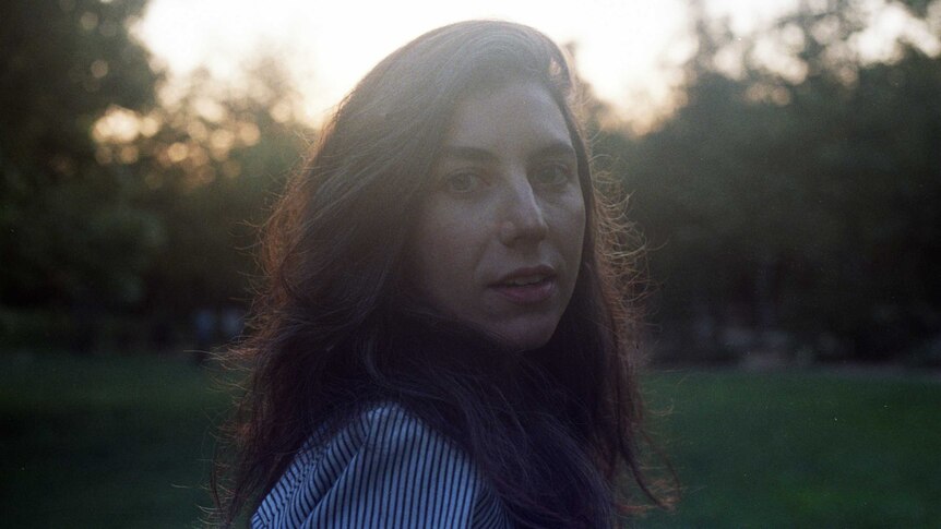 Julia Holter muses on world chaos