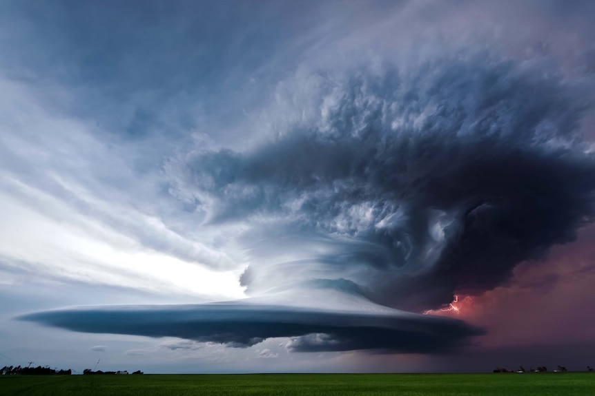 A supercell with a rotating updraft over land