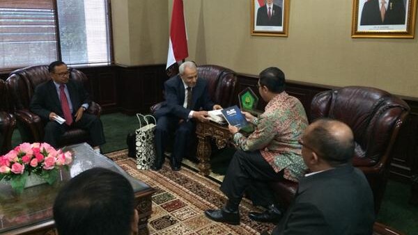 Professor Ibrahim Mohamed meets Lukman Saifuddin