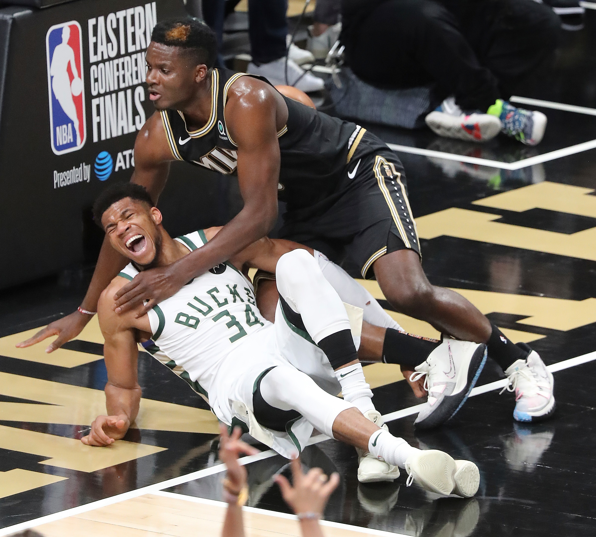 Gruesome Giannis Antetokounmpo Knee Injury Means He's Listed As ...