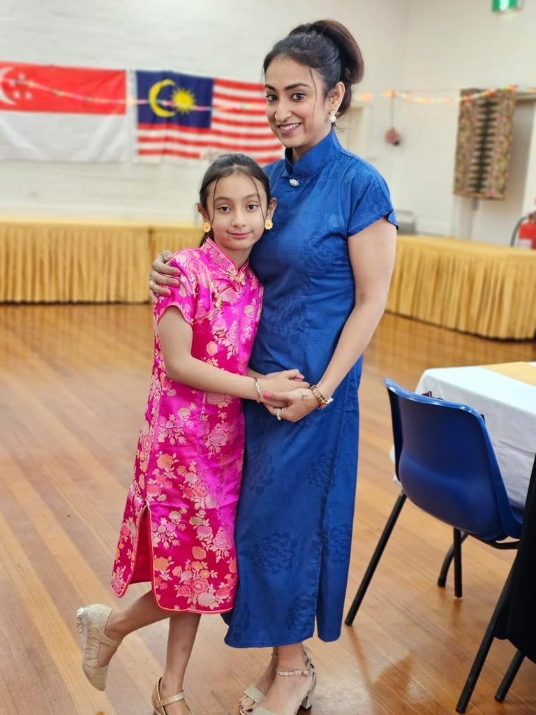 a mother and a daughter in Chinese Zhongshan dresses