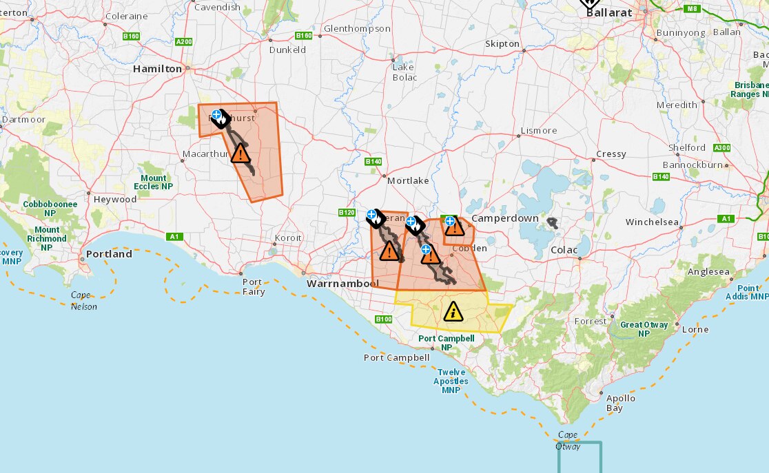 Bushfires near Warrnambool continue to rage, houses lost in Victoria's