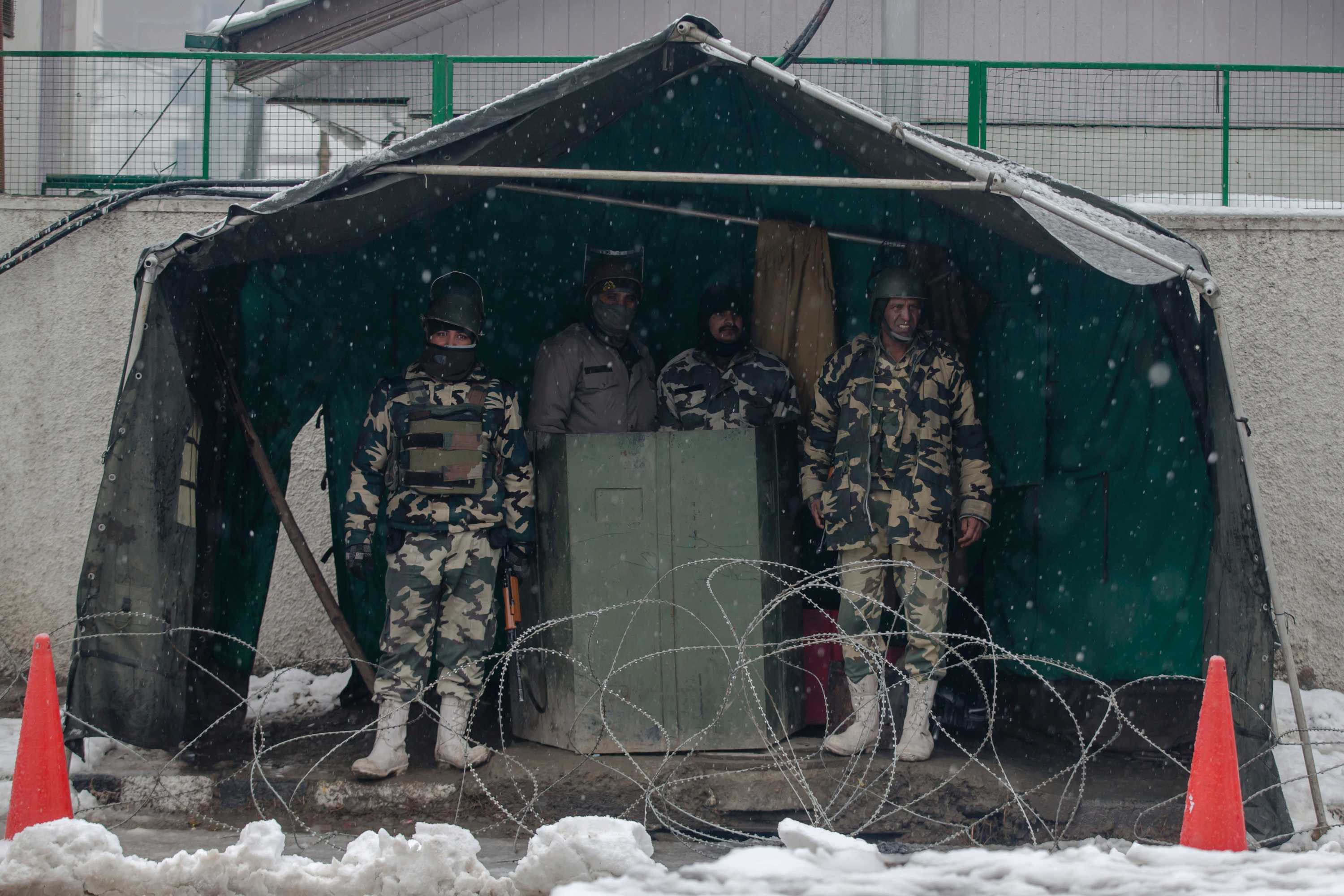 Avalanches kill Indian soldiers, civilians in Kashmir - ABC News