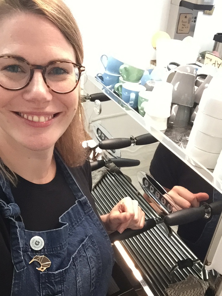 Jenny Pieroth at a coffee machine.