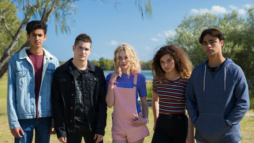 The five main actors in Deadlock the ABC series, three boys and two girls.