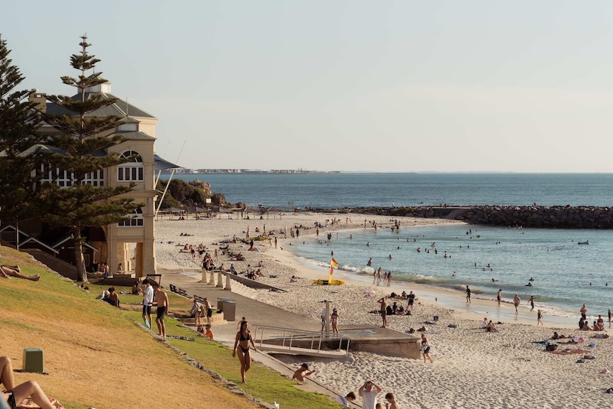 People at Cottesloe Beach on a hot day.