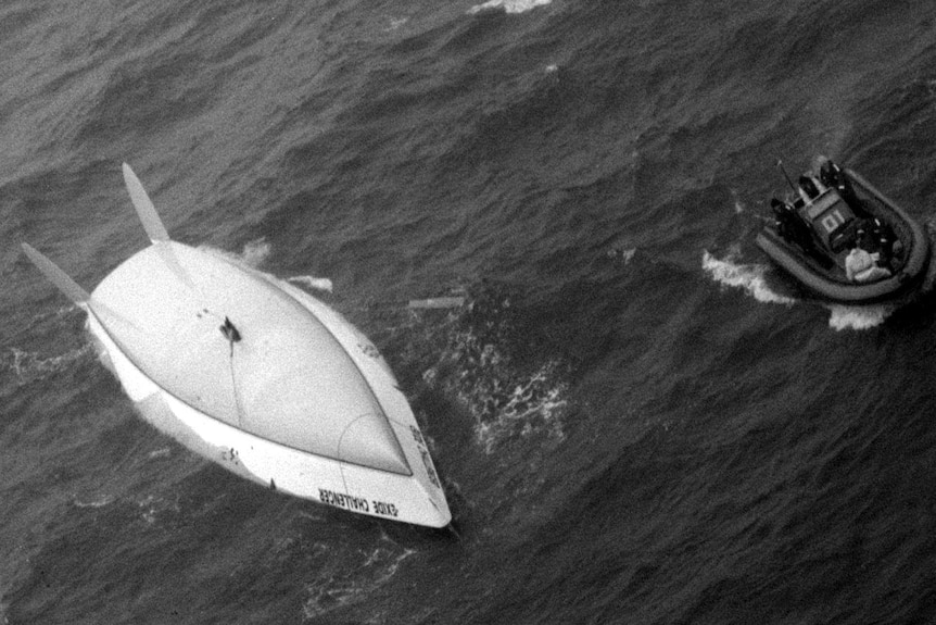 A rescue speedboat carrying British solo sailor Tony Bullimore pulls away from the yacht 'Global Exide Challenger'