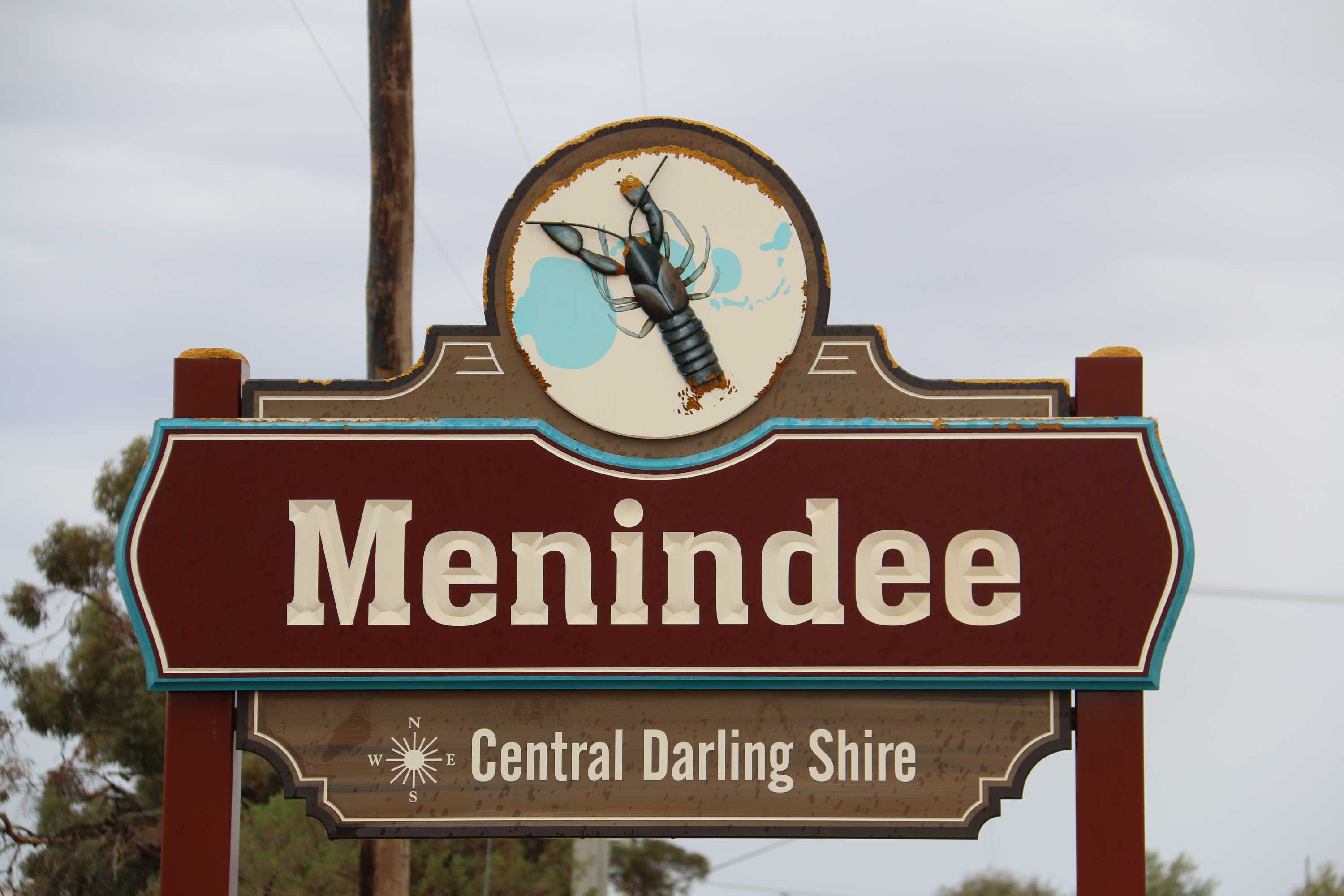 A sign reads "Menindee"