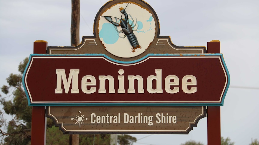 A sign reads "Menindee"
