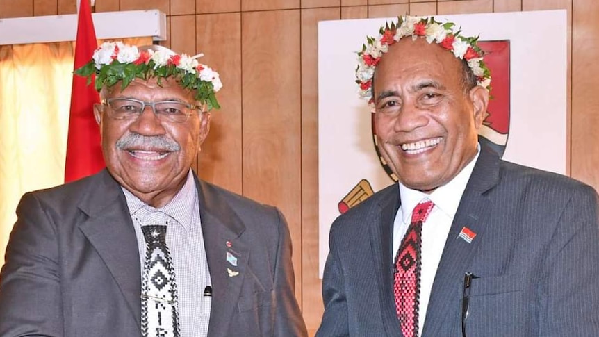 Fijian prime minister Sitiveni Rabuka besides Kiribati pm Taneti Maamau in flower headdress 