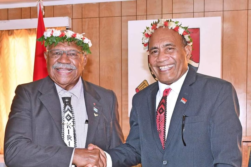 Fijian prime minister Sitiveni Rabuka besides Kiribati pm Taneti Maamau in flower headdress 