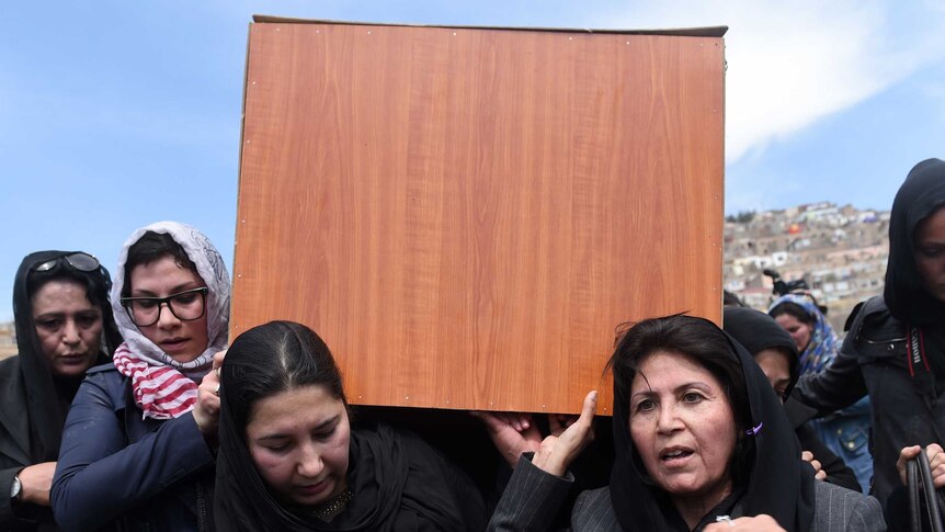 Independent Afghan civil society activist women carry the coffin of Farkhunda, who was lynched by an angry mob in central Kabul