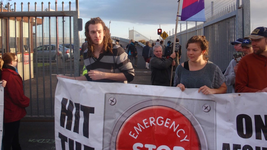 Swan Island protesters outside security gate