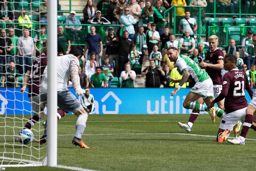 Martin Boyle scores in the 95th minute for Hibernian
