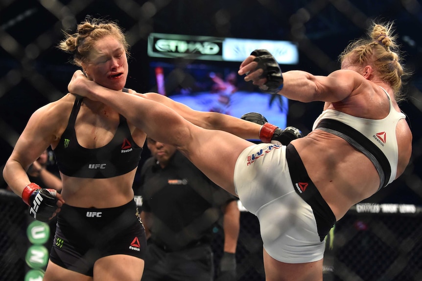 Holly Holm knocks out Ronda Rousey