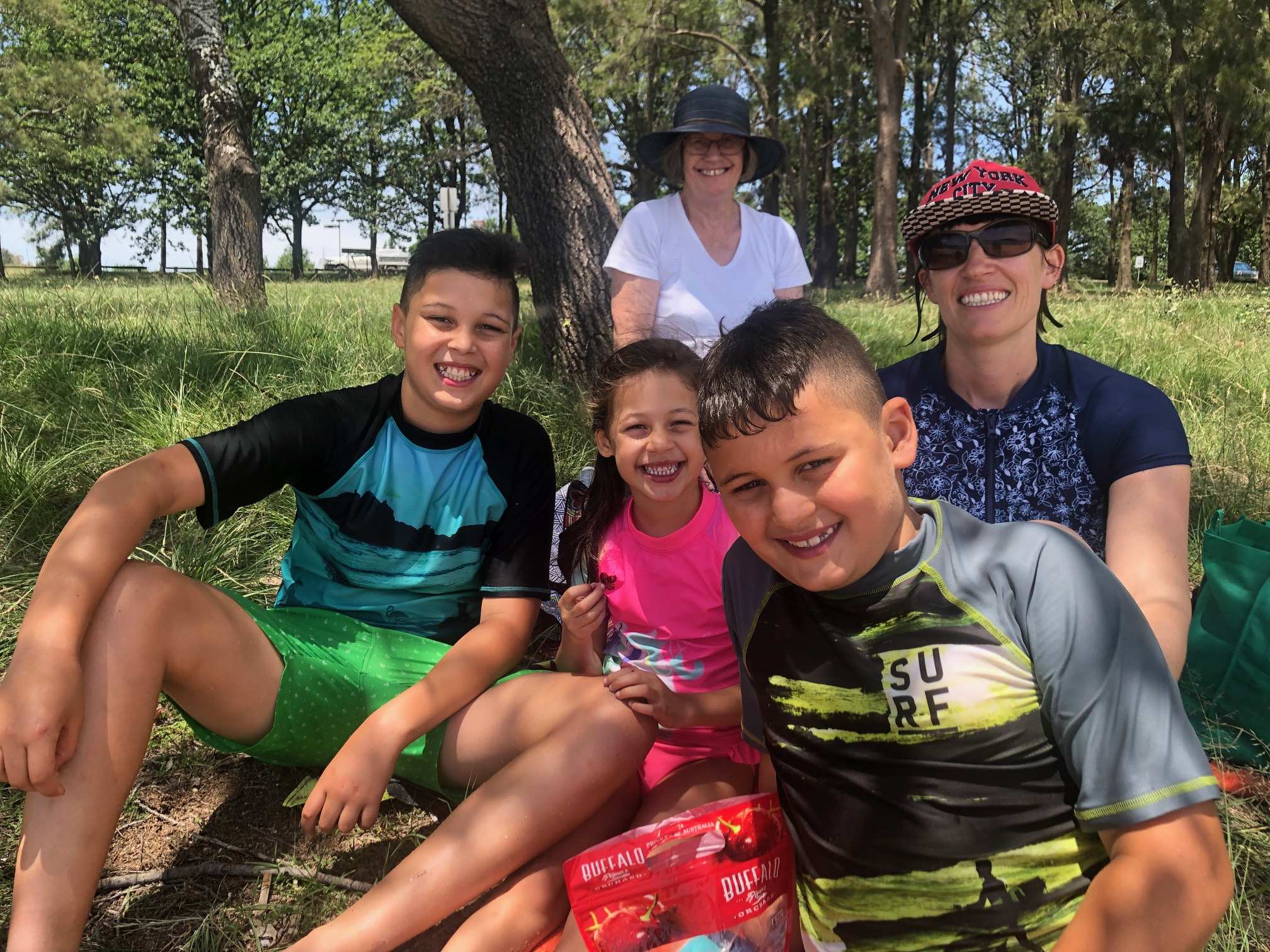 Heatwave Causing Canberrans To Brave The Not so popular Waters Of Lake 