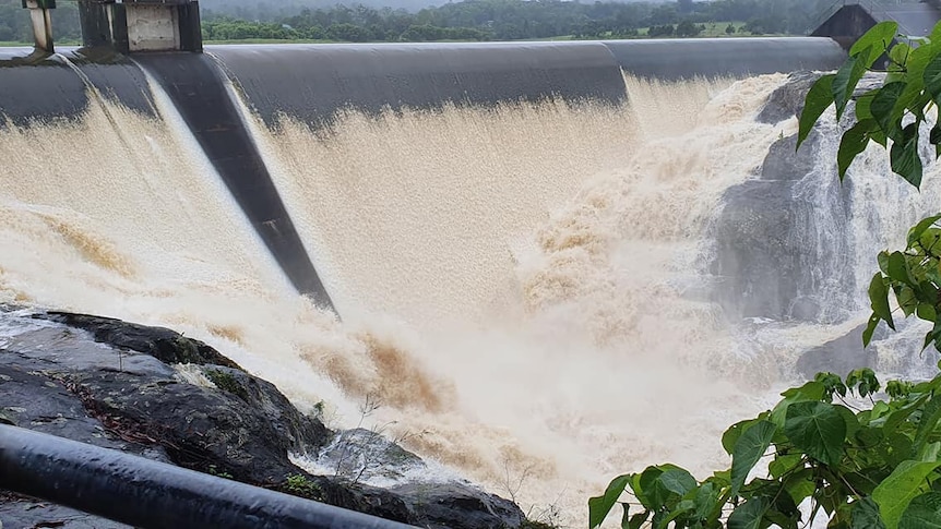 Water flowing over the Wappa Dam spillway 