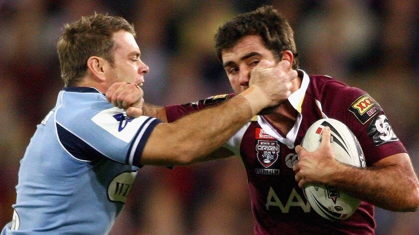 Cameron Smith is tackled by Brett Kimmorley