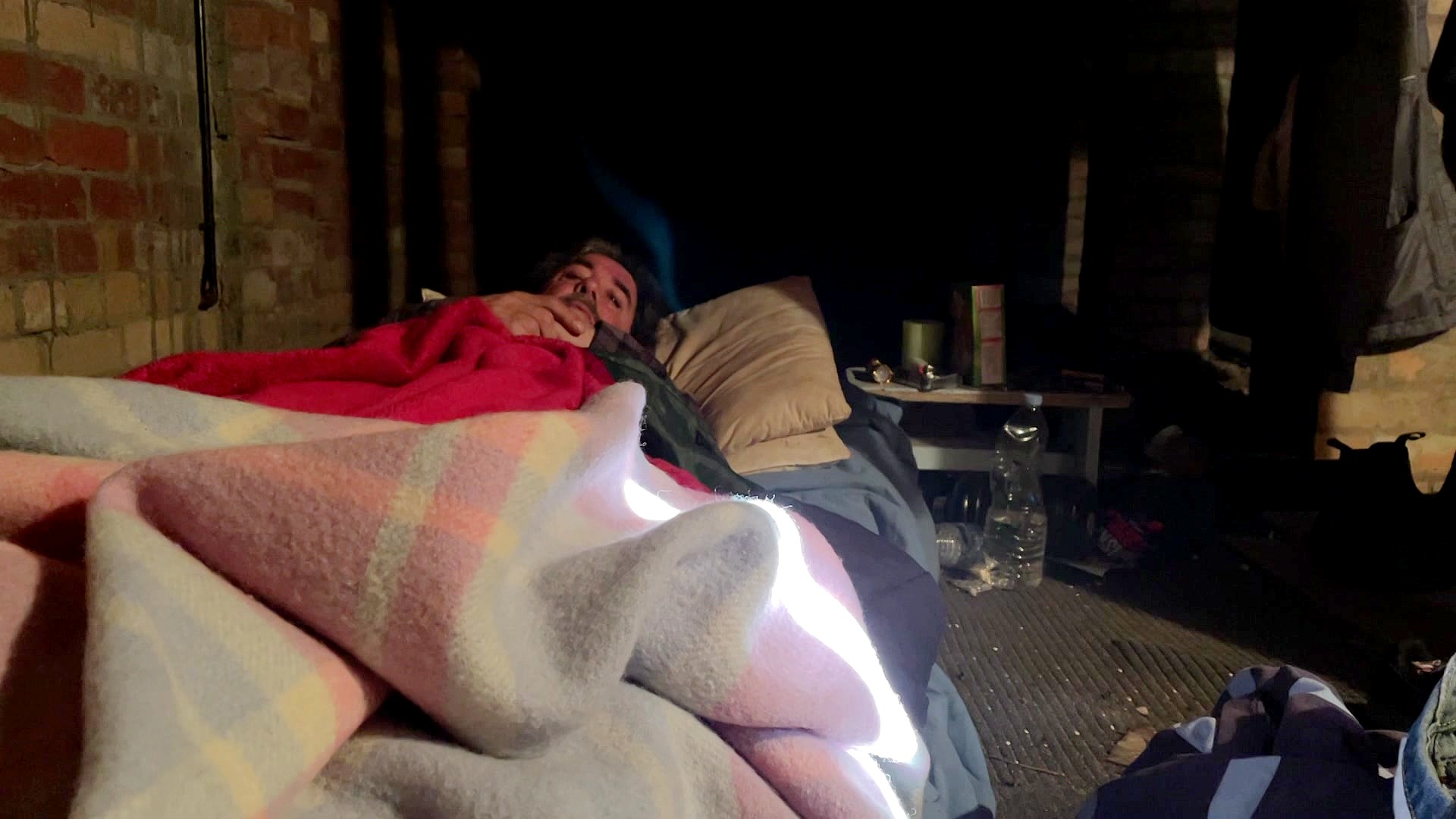 Homeless Geelong man Lee in bed