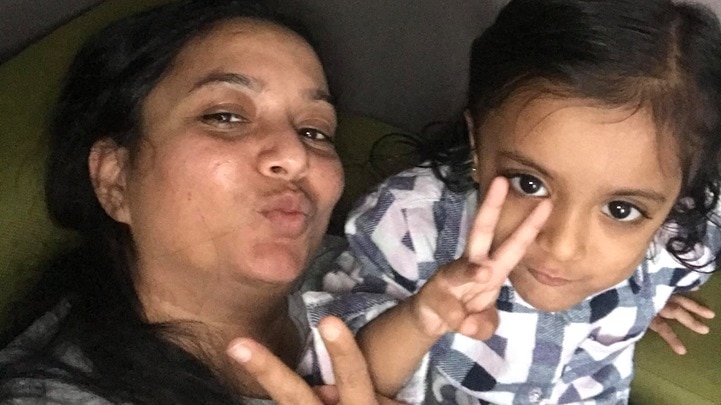 Greeshma Patel and her three-year-old daughter, Prisha, smiling and making peace signs