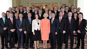 Julia Gillard's ministry, 2010 class photo (AFP: Torsten Blackwood)