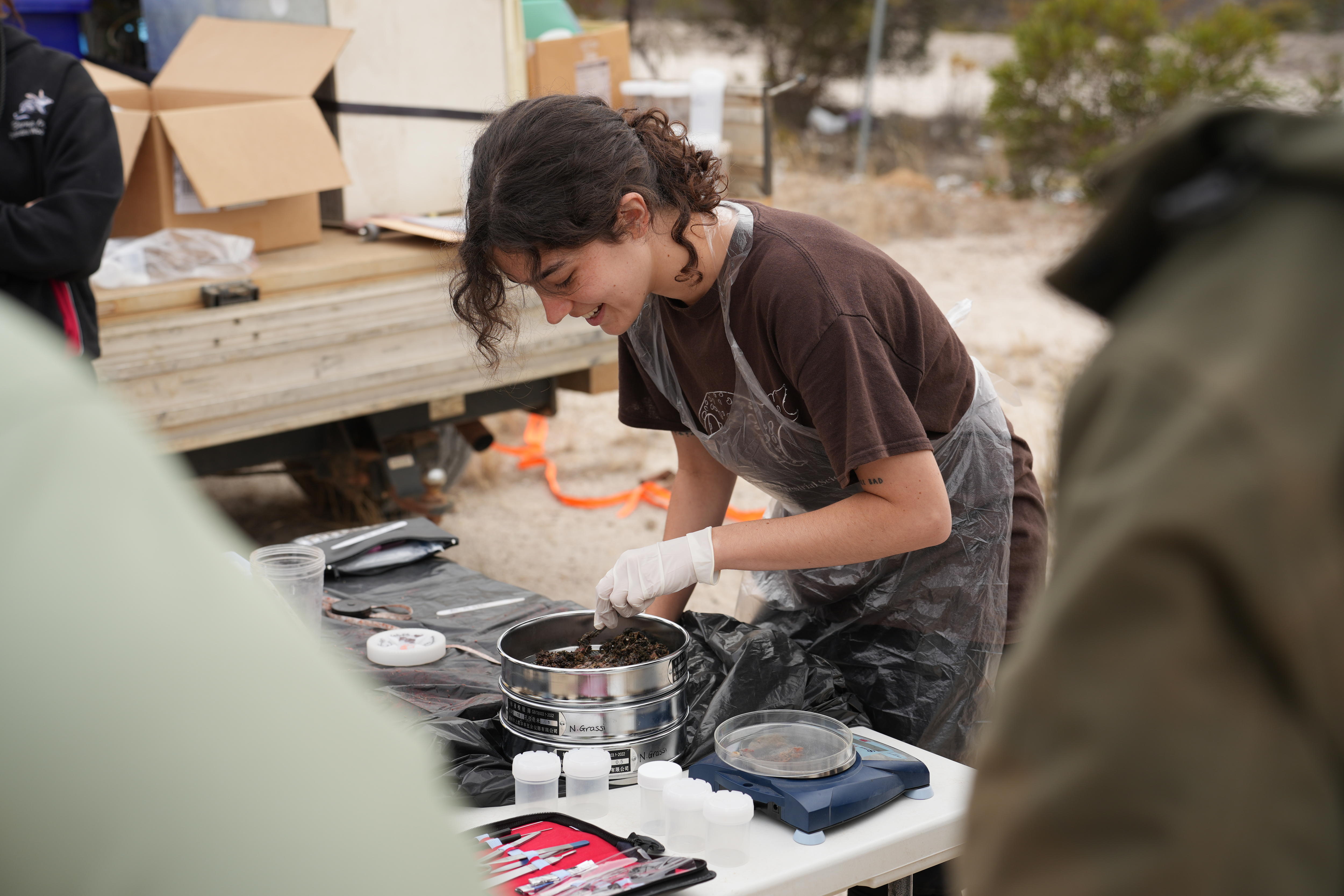 a woman looking at a fox stomach 