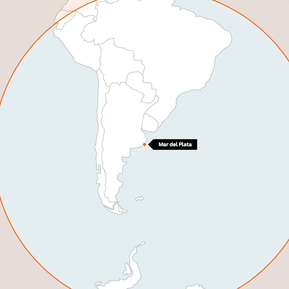 Red shaded area shows the range of North Korea's missiles. South America is largely out of range. Mar del Plata is marked
