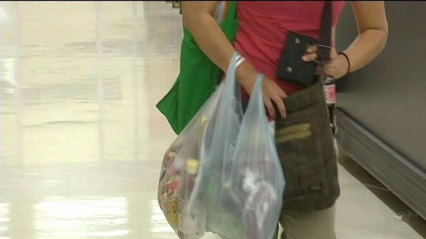 The WA Opposition wants plastic shopping bags banned.