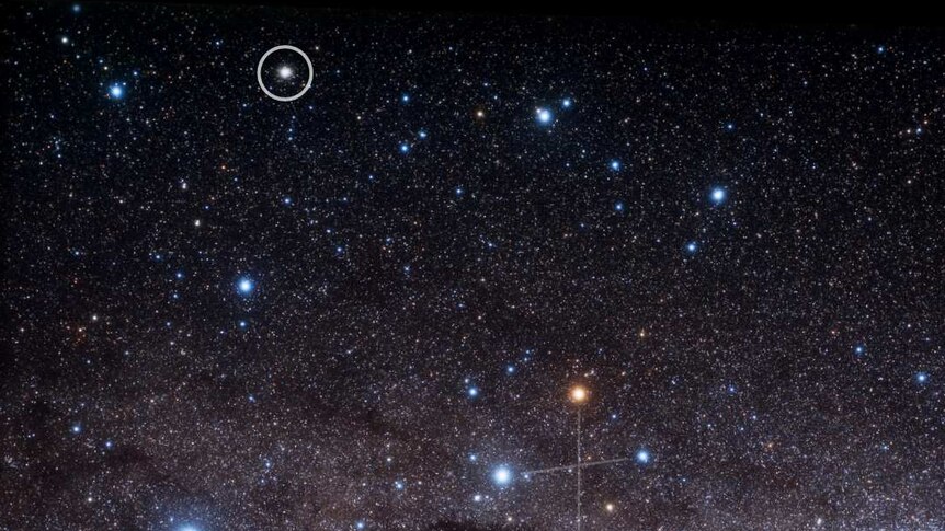 Widefield shot of Omega Centauri, the pointer stars and the Southern Cross