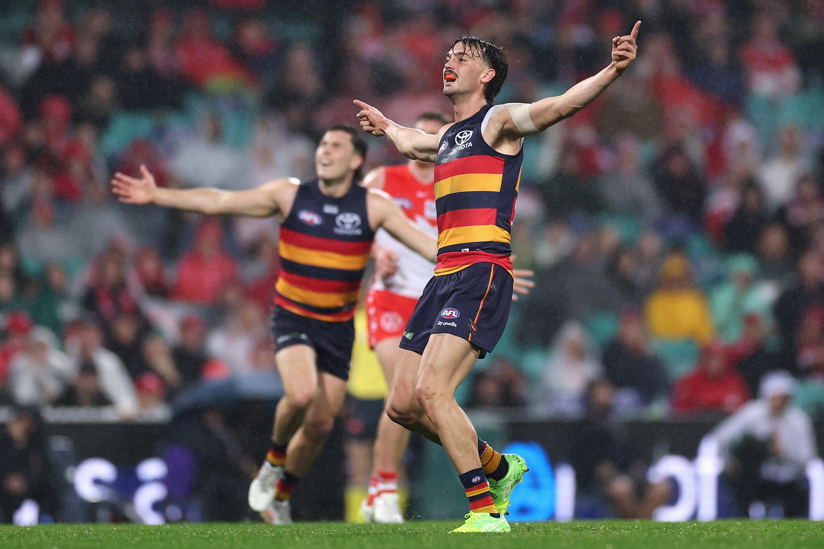 Adelaide Crows Stun Sydney Swans in SCG Wet-Weather Thriller