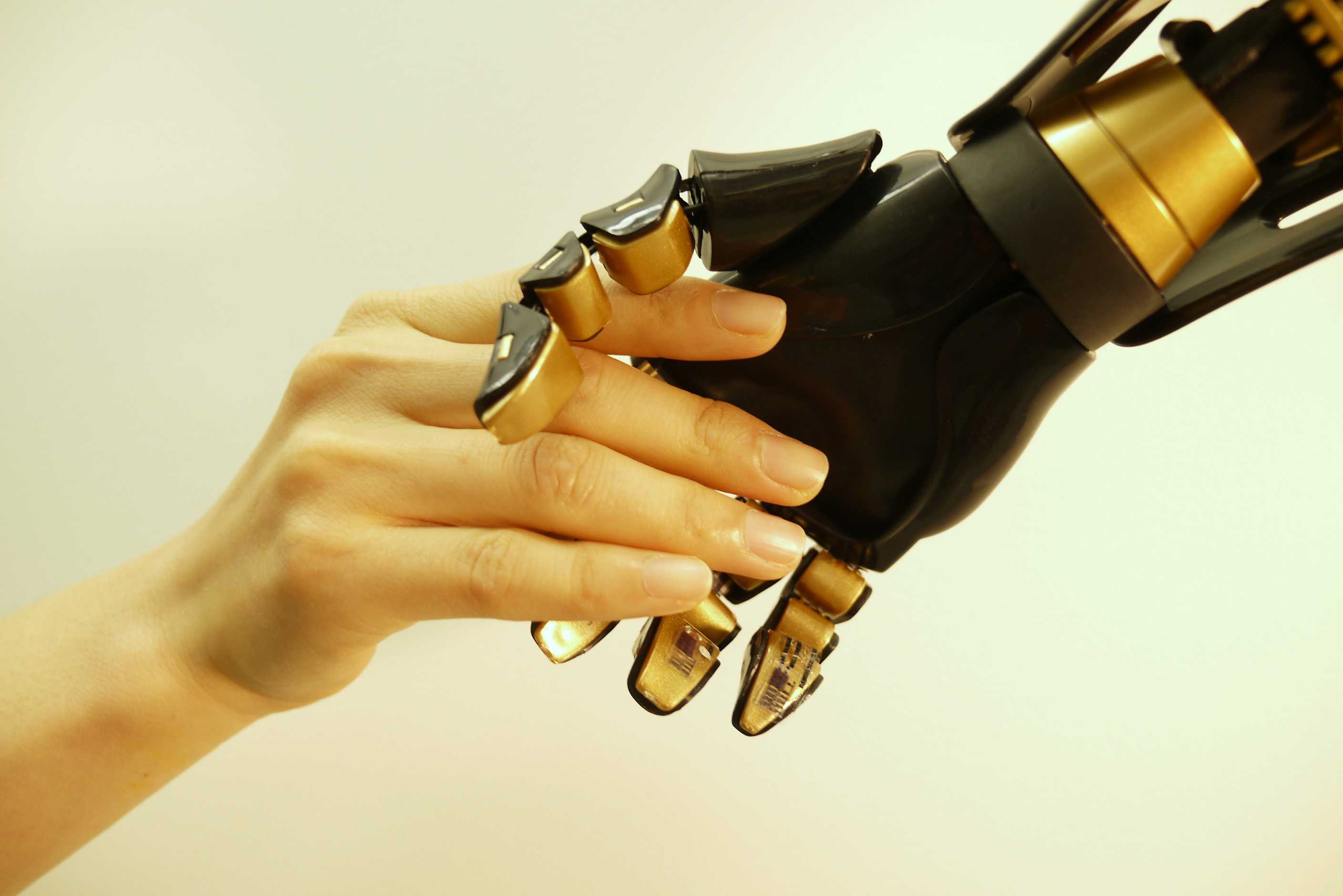 New electronic skin could help give prosthetic limbs a human sense of ...
