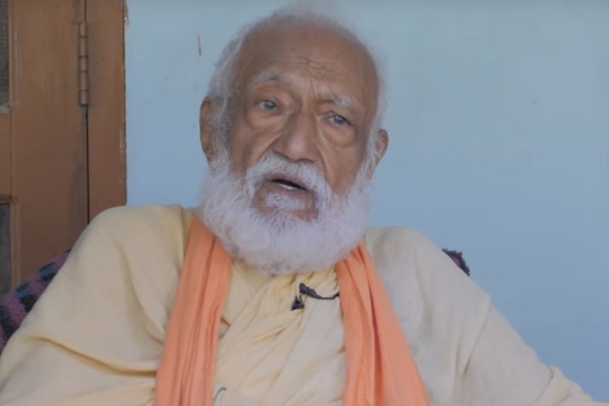 An image of GD Agarwal seated on a chair