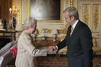The Queen greets Kevin Rudd at Windsor Castle (ABC TV)